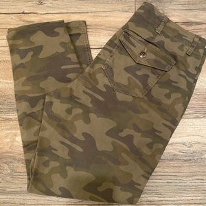 Stitch Star camo pants